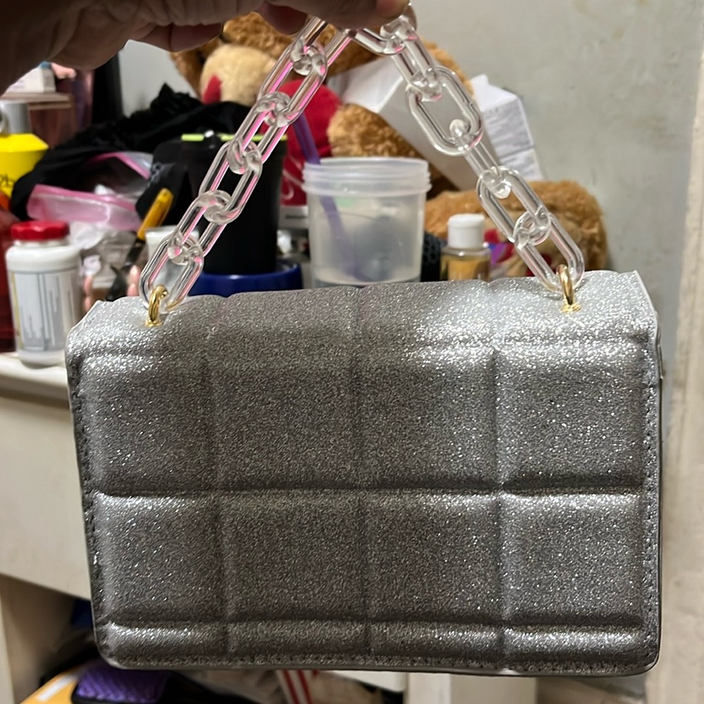 Sliver purse never used didn’t come with tags ordered from SHEIN good condition